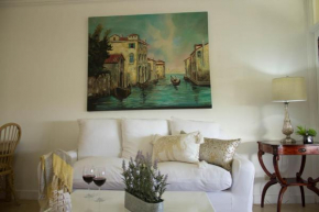  Kingston Luxury Condo Apartment  Кингстон
